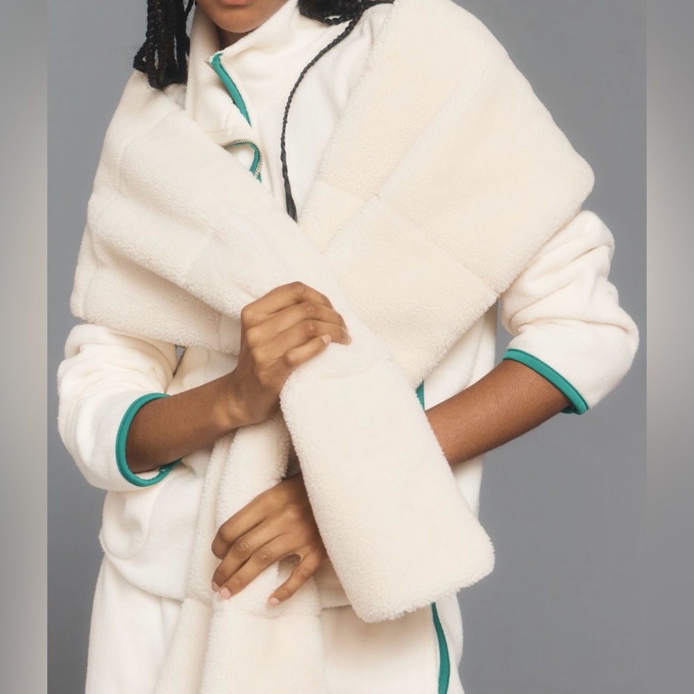 NWT Sweaty Betty Padded Sherpa Scarf